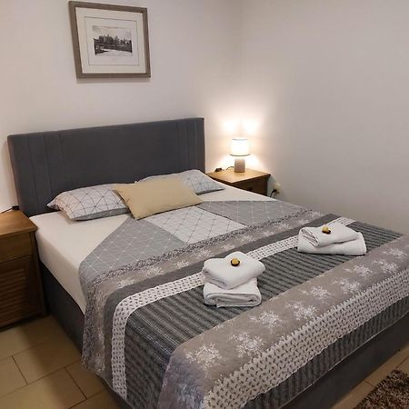 צליה Apartments Alexandra מראה חיצוני תמונה