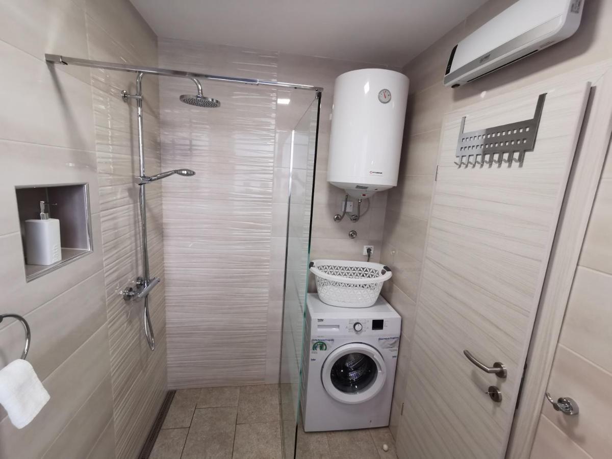צליה Apartments Alexandra מראה חיצוני תמונה