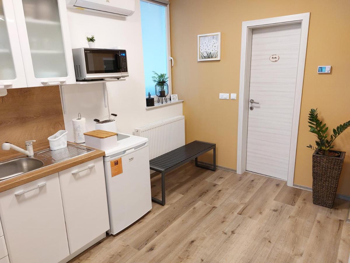 צליה Apartments Alexandra מראה חיצוני תמונה