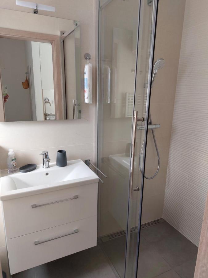 צליה Apartments Alexandra מראה חיצוני תמונה