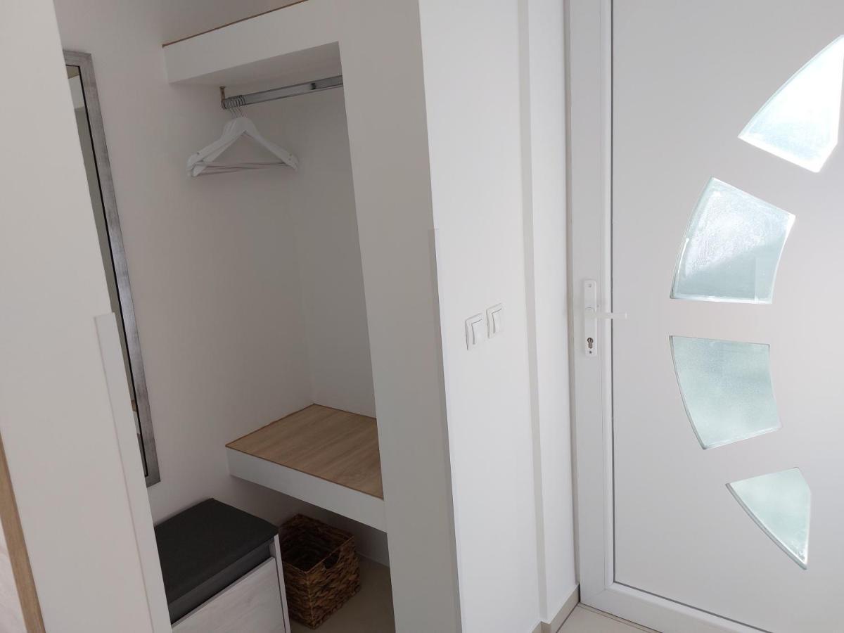 צליה Apartments Alexandra מראה חיצוני תמונה