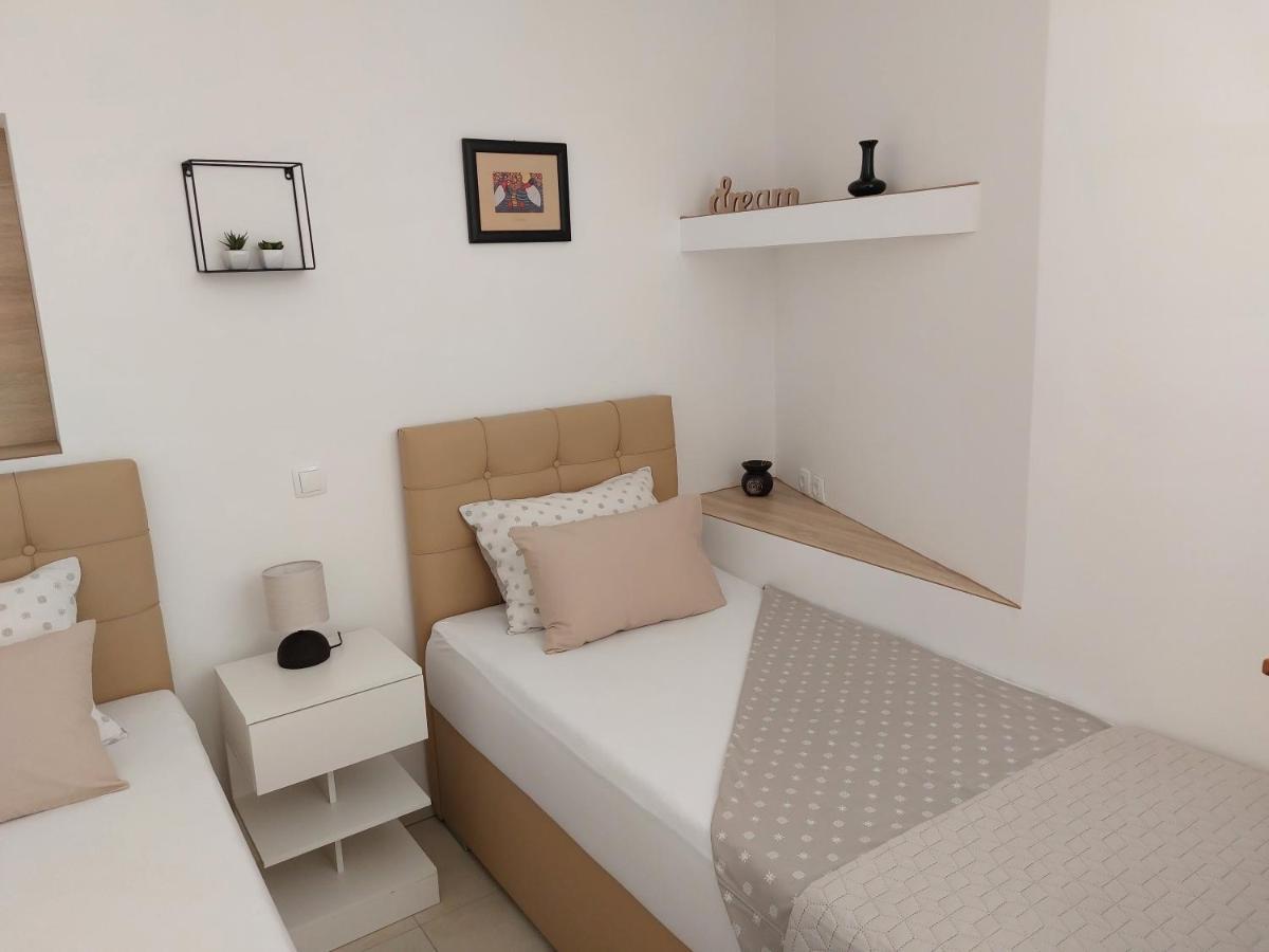 צליה Apartments Alexandra מראה חיצוני תמונה