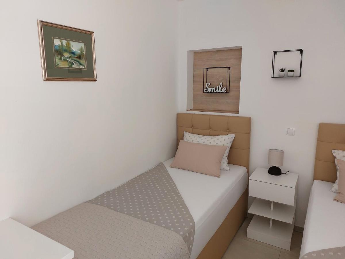 צליה Apartments Alexandra מראה חיצוני תמונה