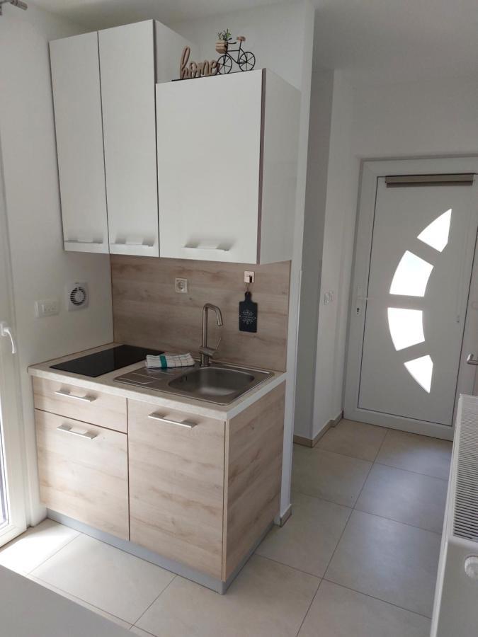 צליה Apartments Alexandra מראה חיצוני תמונה