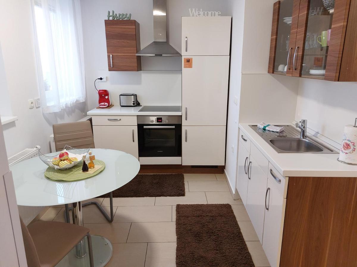 צליה Apartments Alexandra מראה חיצוני תמונה