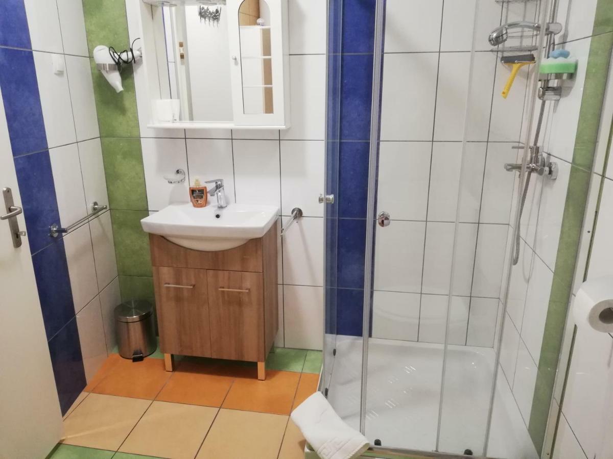 צליה Apartments Alexandra מראה חיצוני תמונה